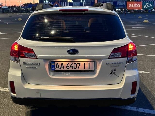 Білий Субару Аутбек, об'ємом двигуна 2.46 л та пробігом 250 тис. км за 7800 $, фото 17 на Automoto.ua