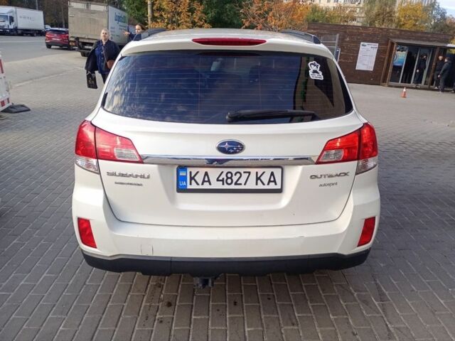 Білий Субару Аутбек, об'ємом двигуна 2.5 л та пробігом 250 тис. км за 6500 $, фото 2 на Automoto.ua