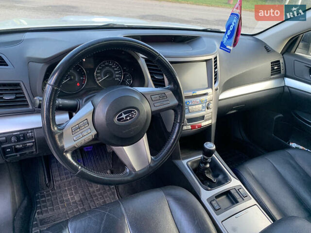 Субару Аутбек 2010 у Белой Церкве на Automoto.ua Білий Субару Аутбек, об'ємом двигуна 2 л та пробігом 355 тис. км за 9000 $, фото 13 на Automoto.ua