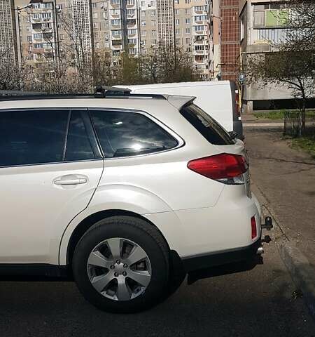 Білий Субару Аутбек, об'ємом двигуна 3.6 л та пробігом 297 тис. км за 9999 $, фото 11 на Automoto.ua
