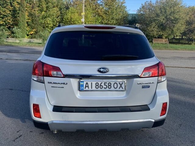 Білий Субару Аутбек, об'ємом двигуна 2 л та пробігом 355 тис. км за 8500 $, фото 2 на Automoto.ua
