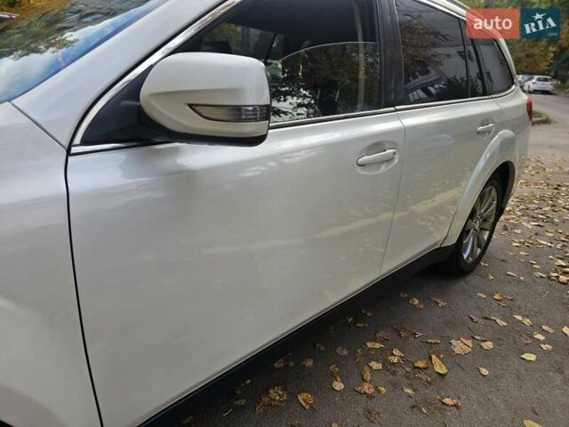Субару Аутбек 2010 у Львові на Automoto.ua Білий Субару Аутбек, об'ємом двигуна 2.46 л та пробігом 270 тис. км за 7700 $, фото 15 на Automoto.ua