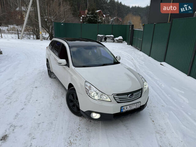 Білий Субару Аутбек, об'ємом двигуна 2.46 л та пробігом 235 тис. км за 10500 $, фото 2 на Automoto.ua