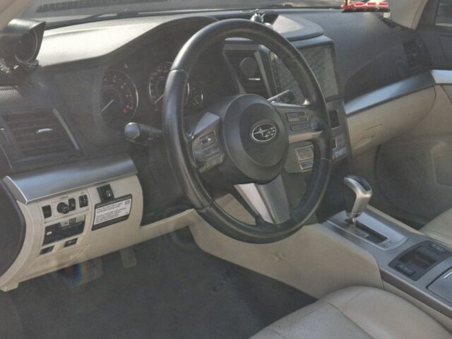 Білий Субару Аутбек, об'ємом двигуна 2.5 л та пробігом 218 тис. км за 11500 $, фото 5 на Automoto.ua