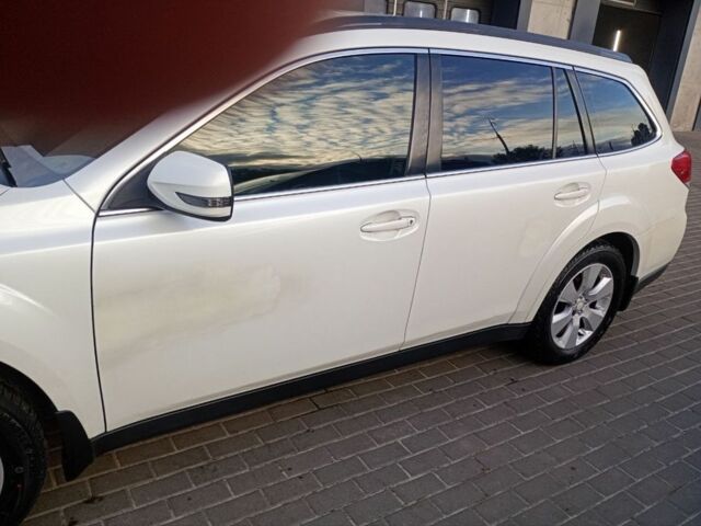 Білий Субару Аутбек, об'ємом двигуна 2.5 л та пробігом 250 тис. км за 6500 $, фото 7 на Automoto.ua