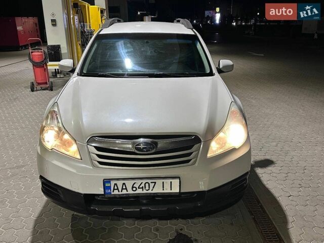 Білий Субару Аутбек, об'ємом двигуна 2.46 л та пробігом 250 тис. км за 7800 $, фото 33 на Automoto.ua