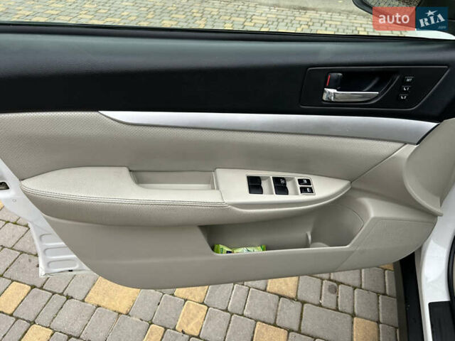 Белый Субару Аутбек, объемом двигателя 2.46 л и пробегом 194 тыс. км за 10300 $, фото 23 на Automoto.ua