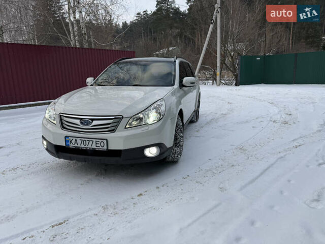 Білий Субару Аутбек, об'ємом двигуна 2.46 л та пробігом 235 тис. км за 10500 $, фото 3 на Automoto.ua