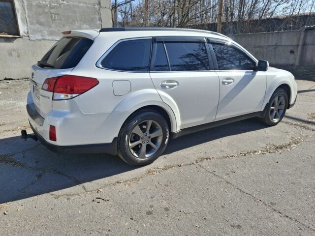 Білий Субару Аутбек, об'ємом двигуна 2.5 л та пробігом 218 тис. км за 11500 $, фото 1 на Automoto.ua