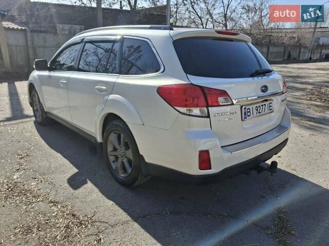 Белый Субару Аутбек, объемом двигателя 2.5 л и пробегом 218 тыс. км за 10500 $, фото 1 на Automoto.ua