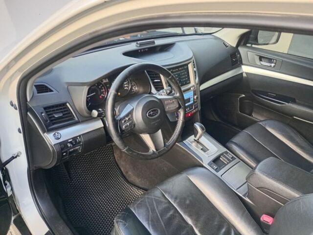 Білий Субару Аутбек, об'ємом двигуна 2.5 л та пробігом 250 тис. км за 6500 $, фото 4 на Automoto.ua