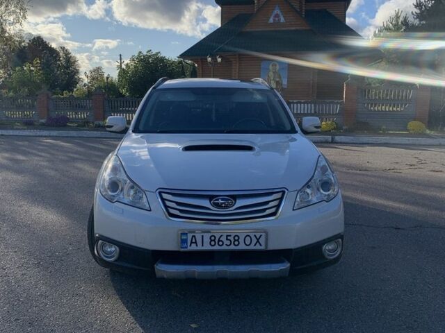 Білий Субару Аутбек, об'ємом двигуна 2 л та пробігом 355 тис. км за 8500 $, фото 3 на Automoto.ua