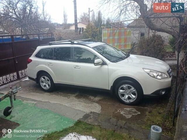 Білий Субару Аутбек, об'ємом двигуна 3.6 л та пробігом 297 тис. км за 9999 $, фото 3 на Automoto.ua