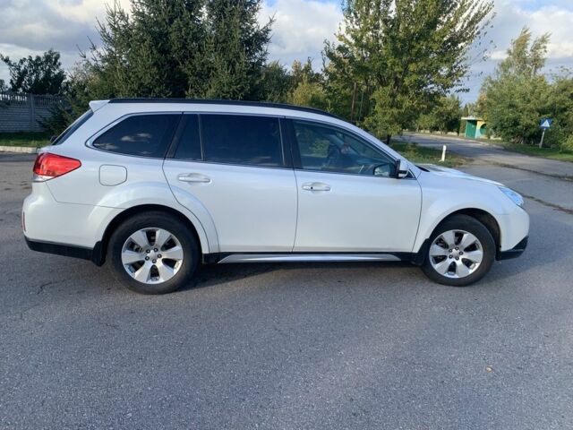 Білий Субару Аутбек, об'ємом двигуна 2 л та пробігом 355 тис. км за 8500 $, фото 11 на Automoto.ua