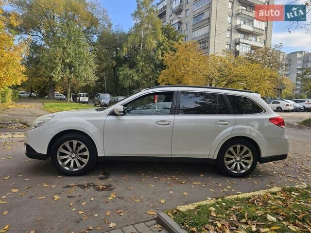 Субару Аутбек 2010 у Львові на Automoto.ua Білий Субару Аутбек, об'ємом двигуна 2.46 л та пробігом 270 тис. км за 7700 $, фото 6 на Automoto.ua