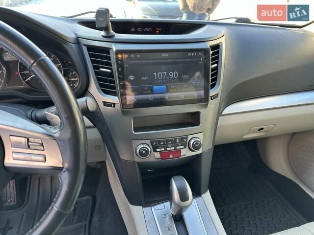 Білий Субару Аутбек, об'ємом двигуна 2.46 л та пробігом 209 тис. км за 10500 $, фото 30 на Automoto.ua