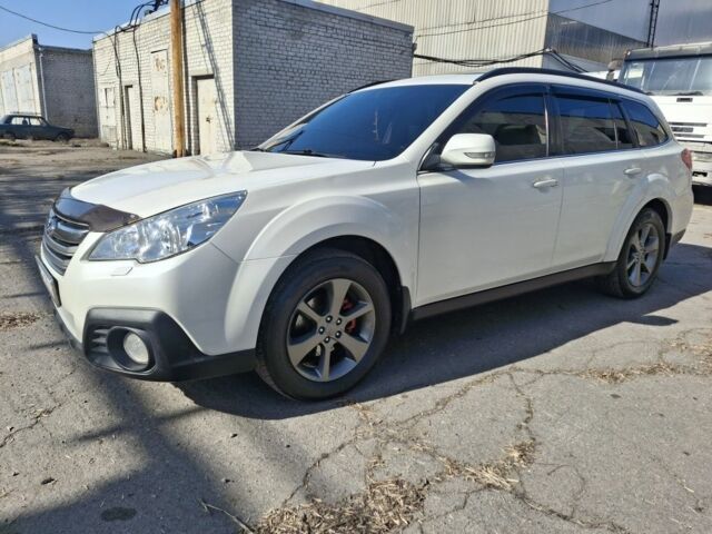 Білий Субару Аутбек, об'ємом двигуна 2.5 л та пробігом 218 тис. км за 11500 $, фото 4 на Automoto.ua