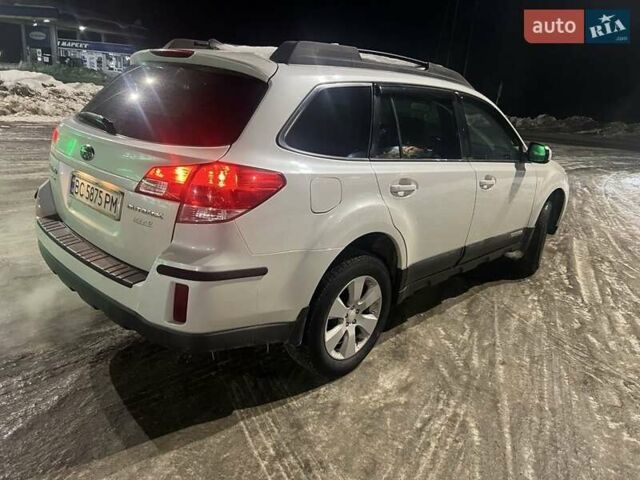Белый Субару Аутбек, объемом двигателя 2.5 л и пробегом 366 тыс. км за 8500 $, фото 2 на Automoto.ua