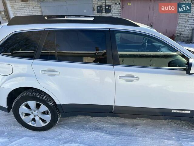 Білий Субару Аутбек, об'ємом двигуна 2.46 л та пробігом 209 тис. км за 10500 $, фото 4 на Automoto.ua