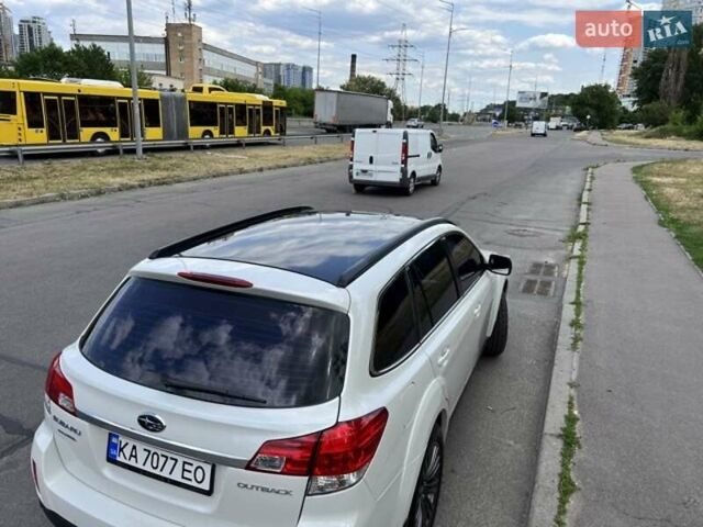 Белый Субару Аутбек, объемом двигателя 2.46 л и пробегом 235 тыс. км за 11111 $, фото 6 на Automoto.ua