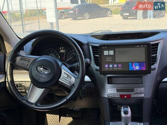 Білий Субару Аутбек, об'ємом двигуна 2.46 л та пробігом 290 тис. км за 6000 $, фото 10 на Automoto.ua