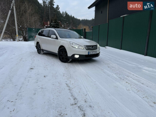 Белый Субару Аутбек, объемом двигателя 2.46 л и пробегом 235 тыс. км за 10300 $, фото 13 на Automoto.ua