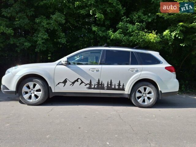 Білий Субару Аутбек, об'ємом двигуна 2.5 л та пробігом 230 тис. км за 9500 $, фото 12 на Automoto.ua