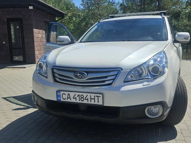Білий Субару Аутбек, об'ємом двигуна 0 л та пробігом 350 тис. км за 8977 $, фото 5 на Automoto.ua