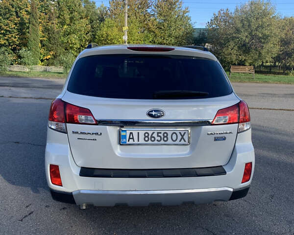 Субару Аутбек 2010 у Белой Церкве на Automoto.ua Білий Субару Аутбек, об'ємом двигуна 2 л та пробігом 355 тис. км за 9000 $, фото 6 на Automoto.ua