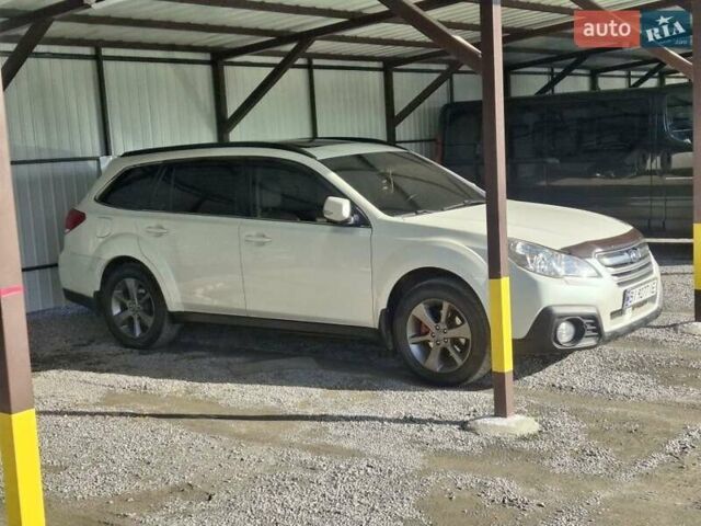 Белый Субару Аутбек, объемом двигателя 2.5 л и пробегом 218 тыс. км за 10500 $, фото 6 на Automoto.ua