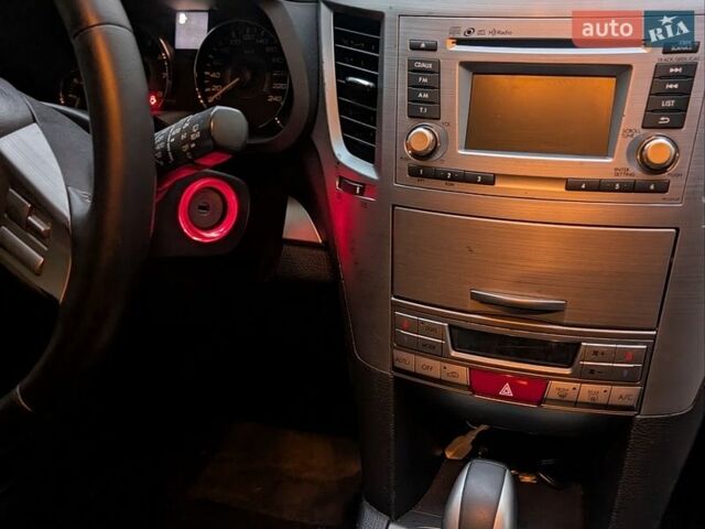 Білий Субару Аутбек, об'ємом двигуна 2.5 л та пробігом 284 тис. км за 9000 $, фото 8 на Automoto.ua