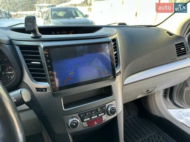 Білий Субару Аутбек, об'ємом двигуна 2.46 л та пробігом 209 тис. км за 10500 $, фото 33 на Automoto.ua