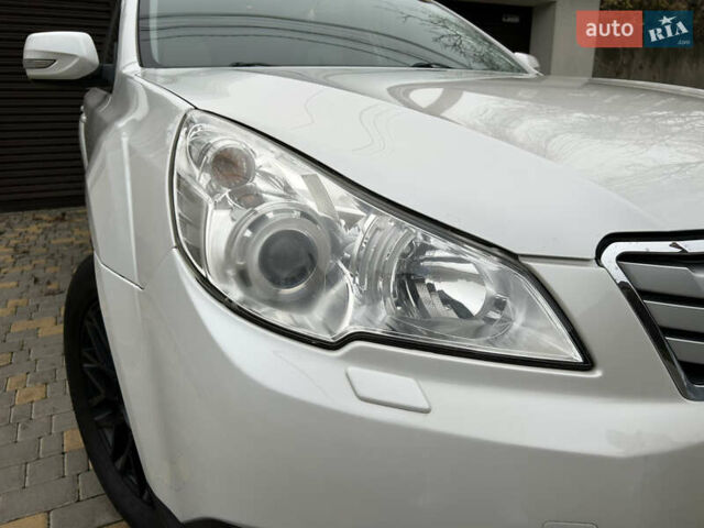 Белый Субару Аутбек, объемом двигателя 2.46 л и пробегом 194 тыс. км за 10300 $, фото 25 на Automoto.ua