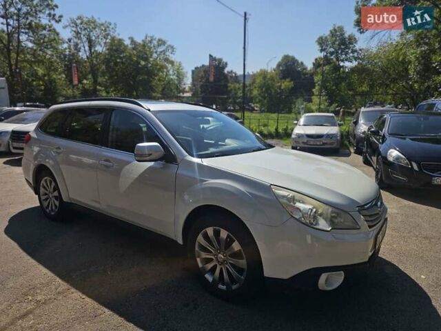 Білий Субару Аутбек, об'ємом двигуна 2.4 л та пробігом 265 тис. км за 8800 $, фото 2 на Automoto.ua