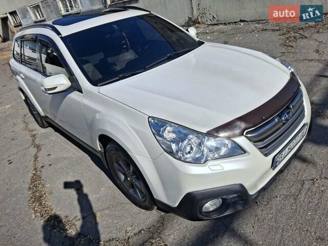 Белый Субару Аутбек, объемом двигателя 2.5 л и пробегом 218 тыс. км за 10500 $, фото 7 на Automoto.ua
