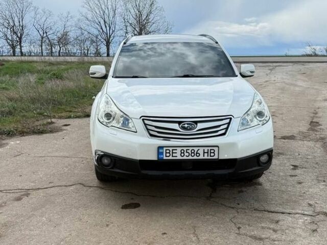 Білий Субару Аутбек, об'ємом двигуна 3.6 л та пробігом 381 тис. км за 7500 $, фото 5 на Automoto.ua