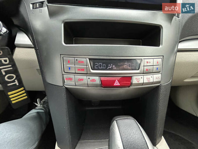 Белый Субару Аутбек, объемом двигателя 2.46 л и пробегом 194 тыс. км за 10300 $, фото 19 на Automoto.ua