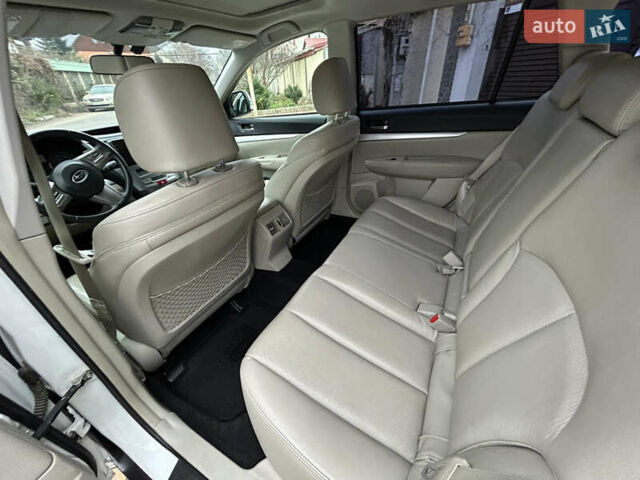 Белый Субару Аутбек, объемом двигателя 2.46 л и пробегом 194 тыс. км за 10300 $, фото 12 на Automoto.ua