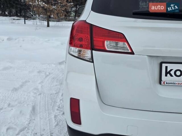 Білий Субару Аутбек, об'ємом двигуна 2.46 л та пробігом 189 тис. км за 8999 $, фото 17 на Automoto.ua