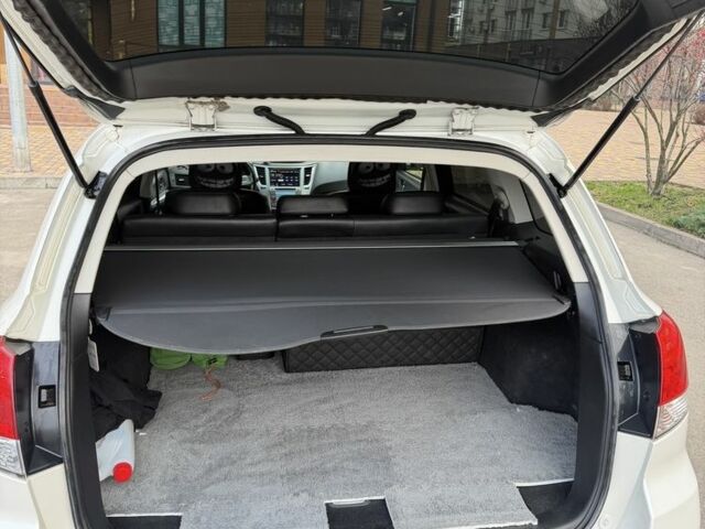 Белый Субару Аутбек, объемом двигателя 2.5 л и пробегом 304 тыс. км за 9700 $, фото 17 на Automoto.ua