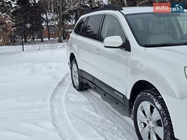 Білий Субару Аутбек, об'ємом двигуна 2.46 л та пробігом 189 тис. км за 8999 $, фото 10 на Automoto.ua