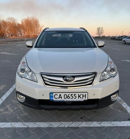 Белый Субару Аутбек, объемом двигателя 2.46 л и пробегом 200 тыс. км за 10000 $, фото 6 на Automoto.ua
