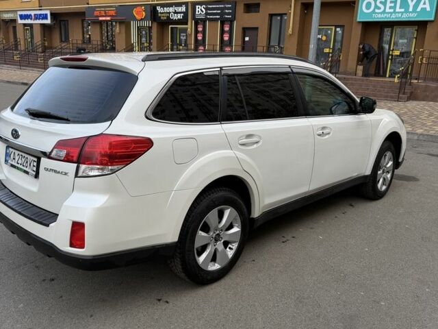 Белый Субару Аутбек, объемом двигателя 2.5 л и пробегом 304 тыс. км за 9700 $, фото 2 на Automoto.ua