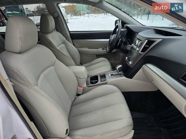 Білий Субару Аутбек, об'ємом двигуна 2.46 л та пробігом 189 тис. км за 8999 $, фото 46 на Automoto.ua