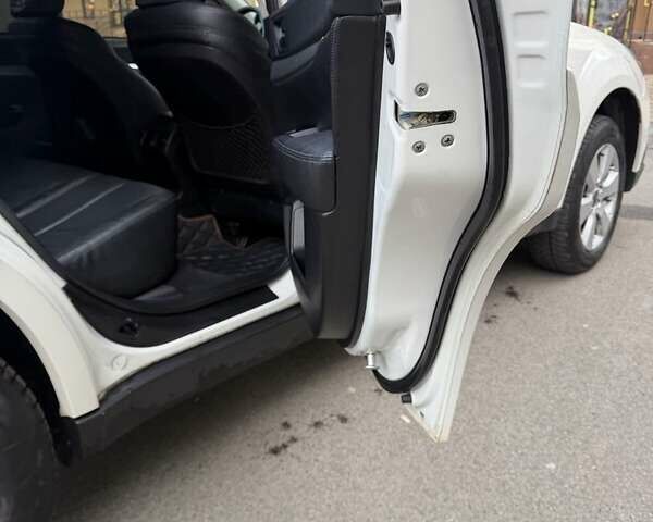 Белый Субару Аутбек, объемом двигателя 2.5 л и пробегом 304 тыс. км за 9700 $, фото 9 на Automoto.ua