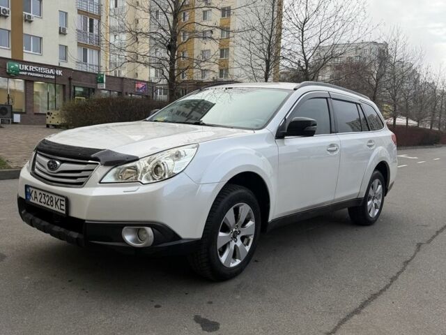Белый Субару Аутбек, объемом двигателя 2.5 л и пробегом 304 тыс. км за 9700 $, фото 5 на Automoto.ua