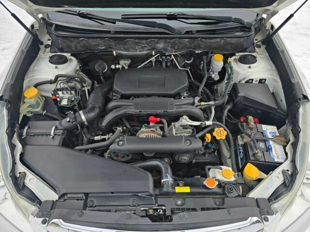 Білий Субару Аутбек, об'ємом двигуна 2.46 л та пробігом 189 тис. км за 8999 $, фото 21 на Automoto.ua