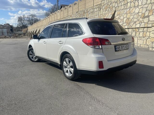 Белый Субару Аутбек, объемом двигателя 2 л и пробегом 255 тыс. км за 9000 $, фото 7 на Automoto.ua