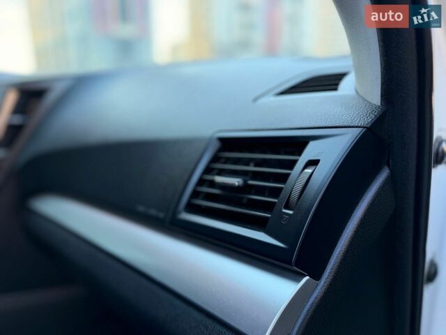 Белый Субару Аутбек, объемом двигателя 2.5 л и пробегом 260 тыс. км за 9300 $, фото 35 на Automoto.ua