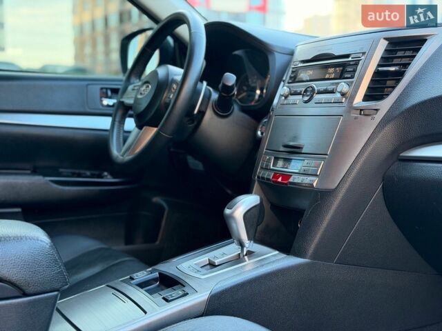 Белый Субару Аутбек, объемом двигателя 2.5 л и пробегом 260 тыс. км за 9300 $, фото 32 на Automoto.ua